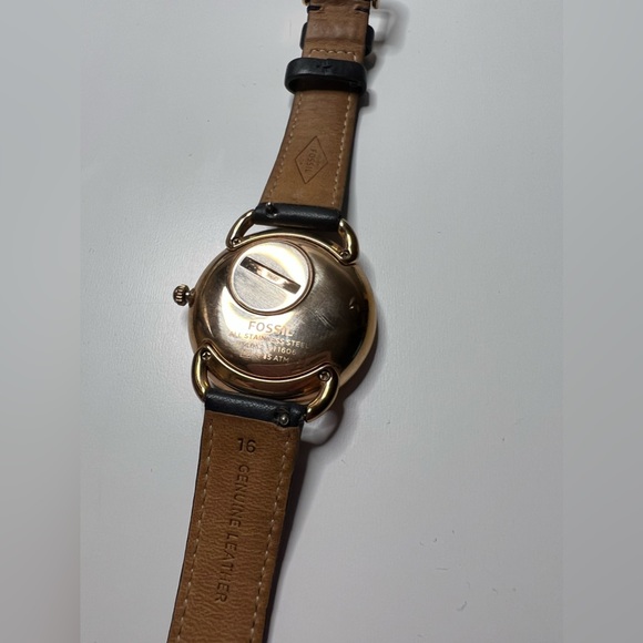 Fossil Watch - Picture 4 of 4